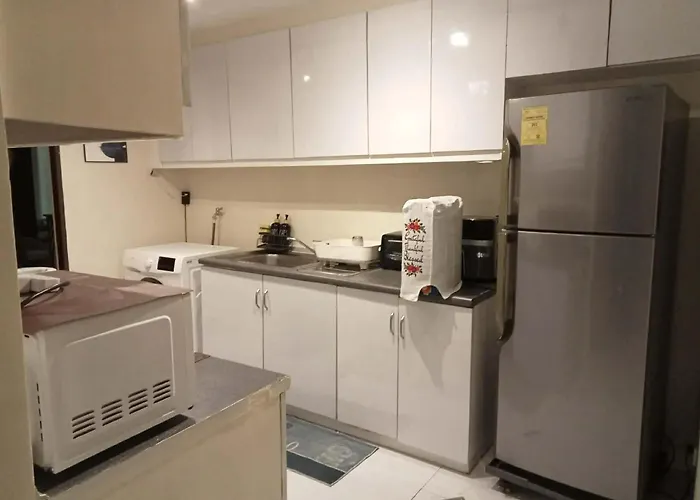 Ideal Family Gateaway Connected To Eastwood Mall *