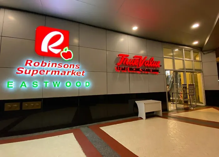 Ideal Family Gateaway Connected To Eastwood Mall *