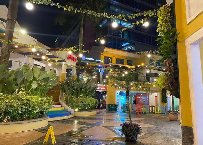 Ideal Family Gateaway Connected To Eastwood Mall Apartamento *