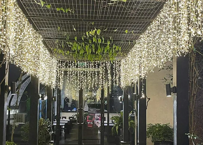 Ideal Family Gateaway Connected To Eastwood Mall